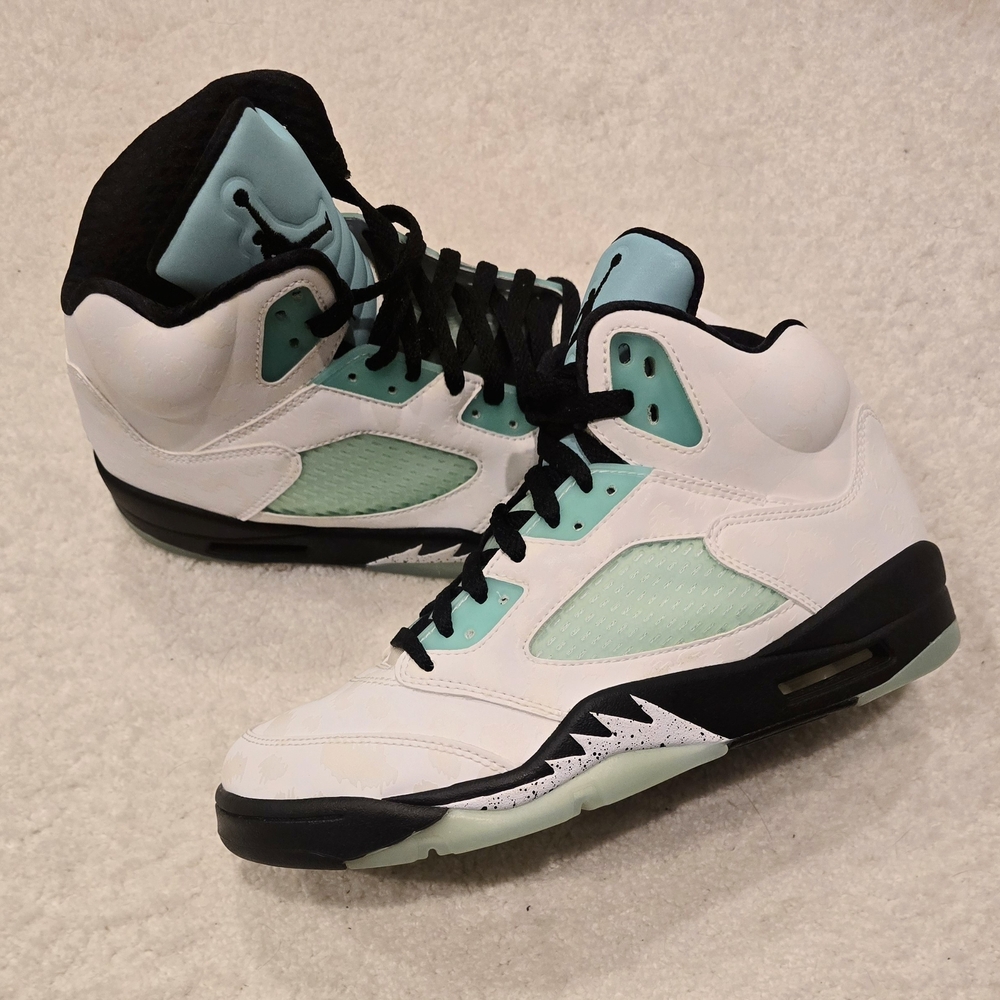 Jordan 5 "Island Green" Glows In The Dark